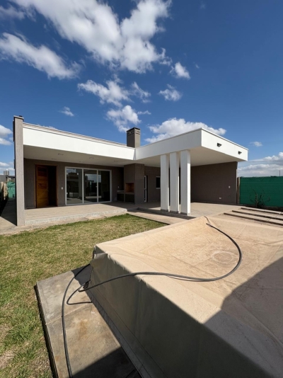 CASA EN BARRIO PRIVADO LAS RETAMAS